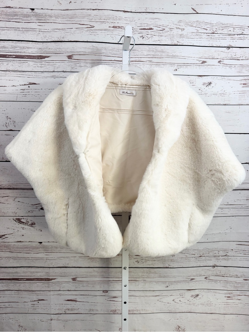 La Fiorentina Elegant White Faux Fur Capelet Wrap Loop Hook Closure One Size NWT